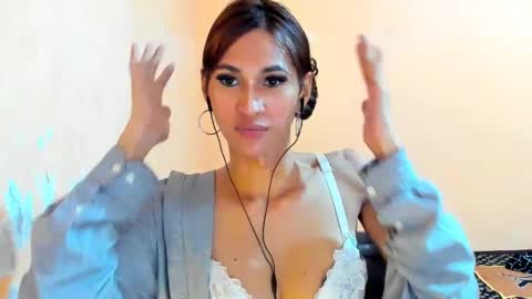 Snapshot of ariba_aribats chatting on 21, 12, 2024 VAL online show from 21, 12, 2024