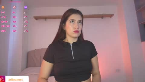 Snapshot of aribrunnet_ chatting on 15, 11, 2025 Ari Just Ari online show from 15, 11, 2025