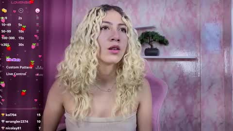 Ari Bunnie  online show from 14, 12, 2025