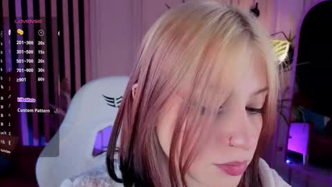 Snapshot of arielabradberry chatting on 12, 9, 2025 Ariel online show from 12, 9, 2025