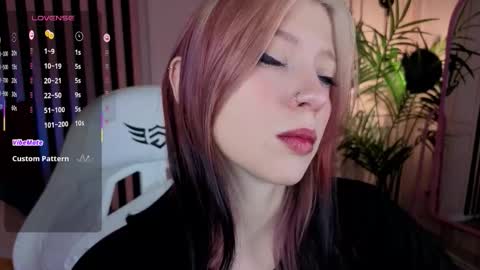 Snapshot of arielabradberry chatting on 9, 10, 2025 Ariel online show from 9, 10, 2025