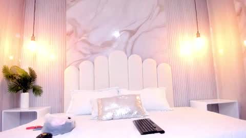 Snapshot of arietta_skinny chatting on 4, 2, 2026 Arietta online show from 4, 2, 2026