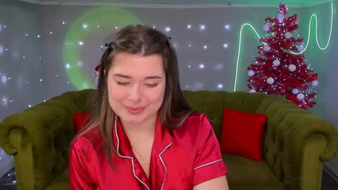 Snapshot of arigraynor chatting on 12, 12, 2024 Ari online show from 12, 12, 2024