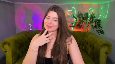 Snapshot of arigraynor chatting on 1, 2, 2025 Ari online show from 1, 2, 2025
