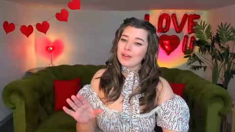 Snapshot of arigraynor chatting on 6, 3, 2025 Ari online show from 6, 3, 2025