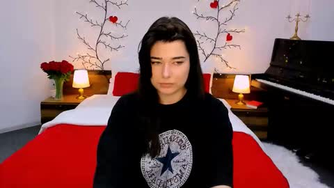 Snapshot of arigraynor chatting on 9, 10, 2025 Ari online show from 9, 10, 2025