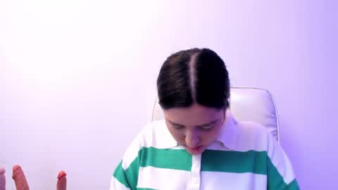 Snapshot of arihanna_london chatting on 6, 5, 2026 arihanna_london online show from 6, 5, 2026