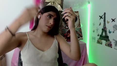 Ariana Forero ---- independet model online show from 16, 1, 2025