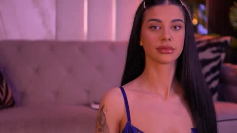 Snapshot of arinarhodes chatting on 1, 11, 2025 Arina online show from 1, 11, 2025