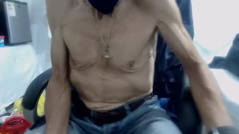 Snapshot of armaduradeacero chatting on 8, 2, 2025 armaduradeacero online show from 8, 2, 2025