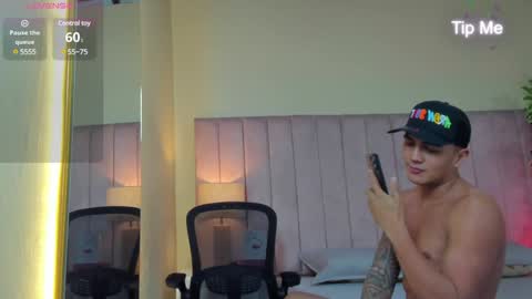 Snapshot of aron_bolt chatting on 10, 1, 2025 ARON BOLT online show from 10, 1, 2025