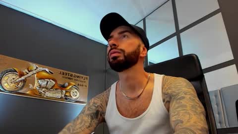 Snapshot of arongrant chatting on 4, 2, 2026 AronGrant online show from 4, 2, 2026