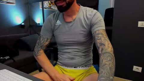 Snapshot of arongrant chatting on 6, 2, 2026 AronGrant online show from 6, 2, 2026