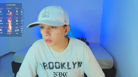 Snapshot of arontroy_wi chatting on 10, 1, 2025 noah and ivy online show from 10, 1, 2025