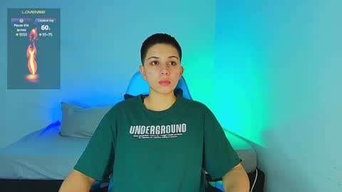 Snapshot of arontroy_wi chatting on 17, 1, 2025 noah and ivy online show from 17, 1, 2025