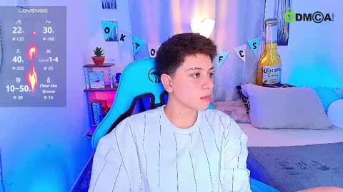 Snapshot of arontroy_wi chatting on 26, 9, 2025 noah and ivy online show from 26, 9, 2025