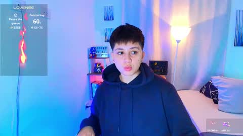 Snapshot of arontroy_wi chatting on 17, 10, 2025 noah and ivy online show from 17, 10, 2025