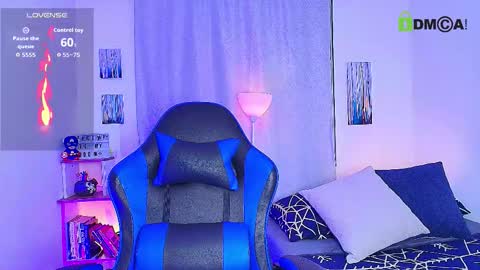 Snapshot of arontroy_wi chatting on 31, 10, 2025 noah and ivy online show from 31, 10, 2025