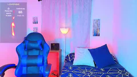 Snapshot of arontroy_wi chatting on 12, 11, 2025 noah and ivy online show from 12, 11, 2025