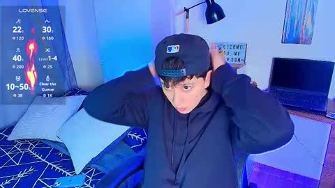 Snapshot of arontroy_wi chatting on 17, 12, 2025 noah and ivy online show from 17, 12, 2025