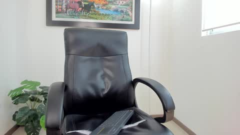   online show from 28, 1, 2025