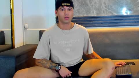 Aroon   online show from 18, 1, 2026