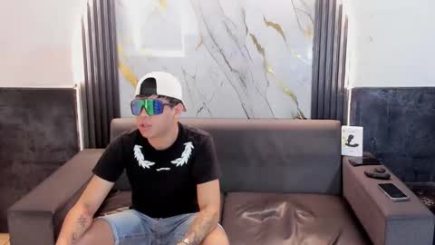 Aroon   online show from 15, 4, 2026