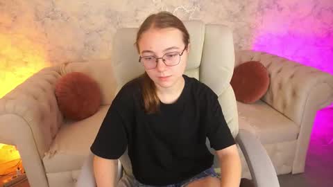 Snapshot of arrinawair chatting on 4, 11, 2025 arrinawair online show from 4, 11, 2025