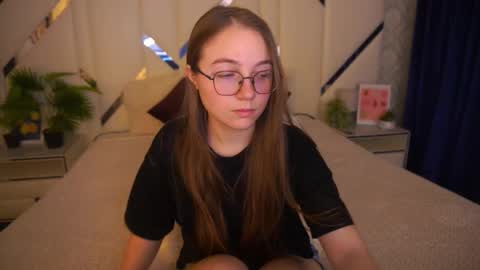 Snapshot of arrinawair chatting on 14, 11, 2025 arrinawair online show from 14, 11, 2025