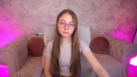 Snapshot of arrinawair chatting on 4, 12, 2025 arrinawair online show from 4, 12, 2025