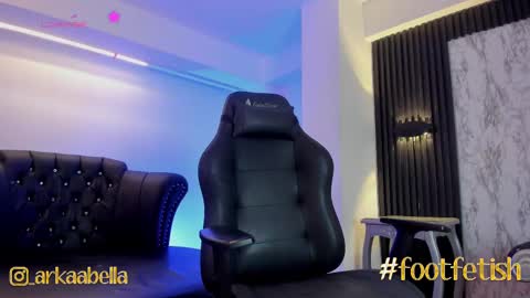    online show from 4, 3, 2025