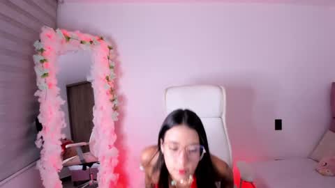 Snapshot of artbelia chatting on 2, 2, 2025 Lia Rose online show from 2, 2, 2025