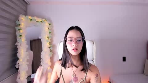 Snapshot of artbelia chatting on 17, 2, 2025 Lia Rose online show from 17, 2, 2025