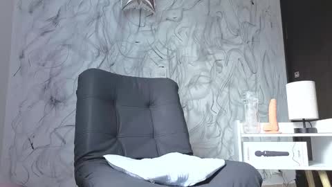   online show from 30, 9, 2025