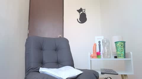   online show from 22, 10, 2025