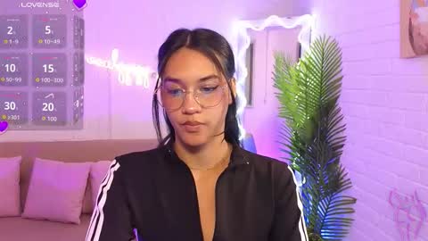 Snapshot of artemiss_tay chatting on 13, 10, 2025 artemiss_tay online show from 13, 10, 2025