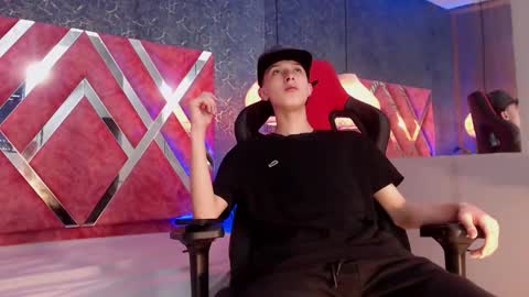 Snapshot of arthurcox_ chatting on 8, 9, 2025 arthurcox_ online show from 8, 9, 2025