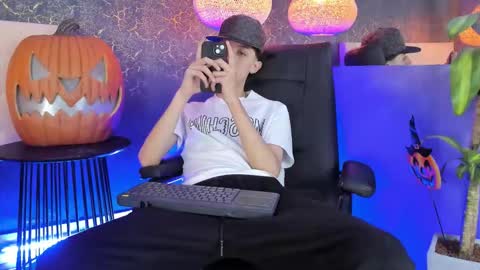 Snapshot of arthurcox_ chatting on 26, 10, 2025 arthurcox_ online show from 26, 10, 2025