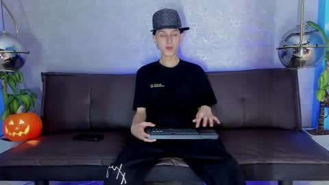 Snapshot of arthurcox_ chatting on 28, 10, 2025 arthurcox_ online show from 28, 10, 2025