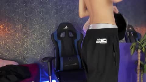 Snapshot of arthurcox_ chatting on 16, 11, 2025 arthurcox_ online show from 16, 11, 2025