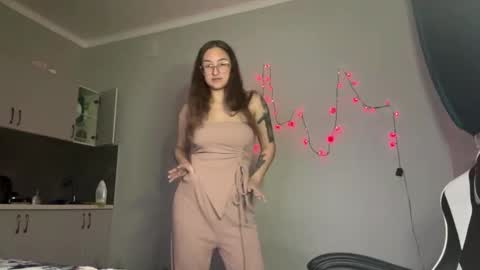 Mia  online show from 24, 2, 2026