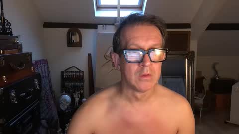 artisterotic online show from 16, 11, 2025