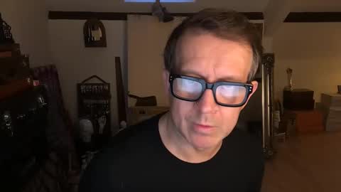 Snapshot of artisterotic chatting on 22, 12, 2025 artisterotic online show from 22, 12, 2025