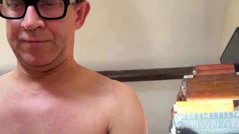 artisterotic online show from 14, 4, 2026