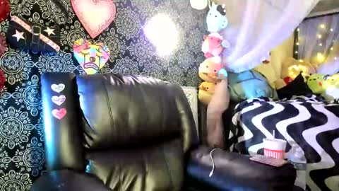 Snapshot of artsyheartsyy chatting on 25, 2, 2025 ArtsyHeartsyy online show from 25, 2, 2025