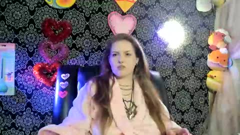 Snapshot of artsyheartsyy chatting on 11, 3, 2025 ArtsyHeartsyy online show from 11, 3, 2025