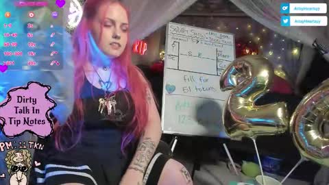 Snapshot of artsyheartsyy chatting on 11, 10, 2025 ArtsyHeartsyy online show from 11, 10, 2025