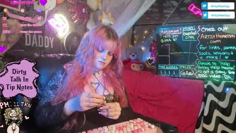 Snapshot of artsyheartsyy chatting on 2, 12, 2025 ArtsyHeartsyy online show from 2, 12, 2025