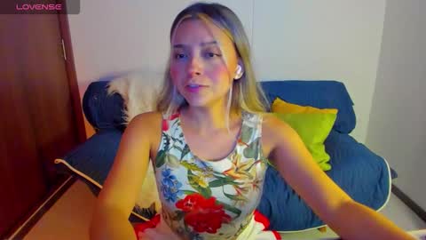 Snapshot of ary_cam230 chatting on 11, 10, 2025 Zahaara online show from 11, 10, 2025
