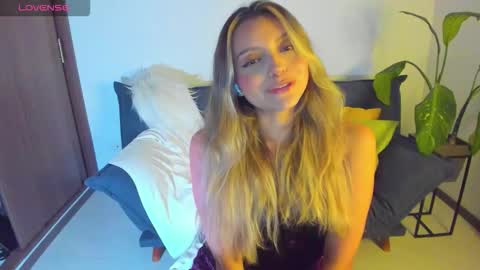 Snapshot of ary_cam230 chatting on 19, 11, 2025 Zahaara online show from 19, 11, 2025